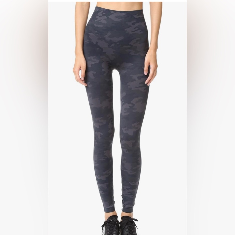 NWT SPANX Look at Me Now Seamless Leggings - Comfortable Athletic Wear Size M